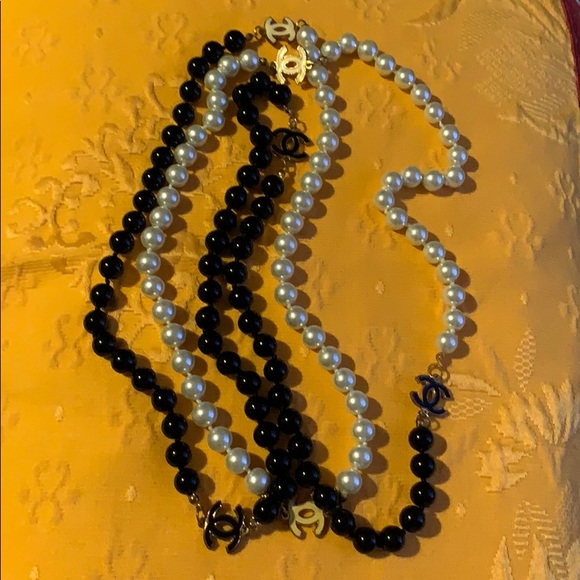Chanel Pearl CC Beaded Long Necklace Blk & white - Picture 3 of 8